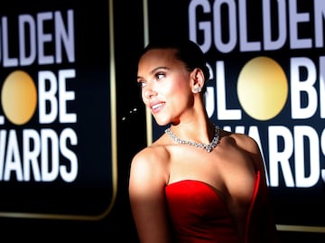 Scarlett Johansson luce su vestido más sensual en los Golden Globes