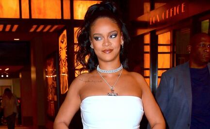 Rihanna cautiva con vestido blanco strapless en Instagram