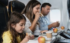 ¿Puedo llevar mi propia comida al viajar en avión? Estos son los alimentos permitidos