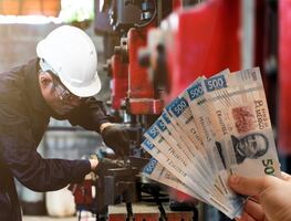 Menos horas y más dinero: la jornada laboral de 40 horas incluiría pago extra para quienes trabajen en sábado