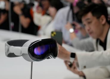 Apple revela las gafas "Vision Pro" que fusionan la realidad virtual y aumentada; esto costarán, dice Apple