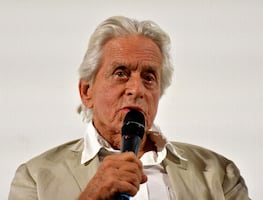 Michael Douglas: "Me avergüenzo de mi país y pido disculpas por el caos mundial generado por Trump"