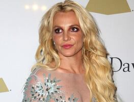 Britney Spears presume rutina de ejercicio con video en crop top y minishort