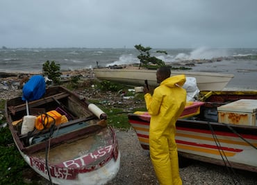 El Caribe se recupera tras el devastador huracán Melissa, que se dirige a las Bermudas