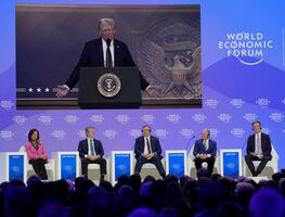Trump en Davos: "Fabriquen en Estados Unidos o paguen aranceles"