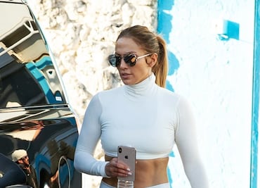 Jennifer Lopez arrasa en Instagram con selfie en crop top