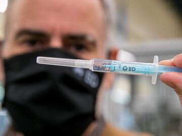 Canadá aprueba su primera vacuna de origen vegetal contra covid