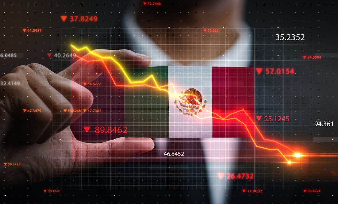 Fitch advierte que México enfrentaría una recesión y baja de calificación por aranceles. Fotos: iStock / NatanaelGinting