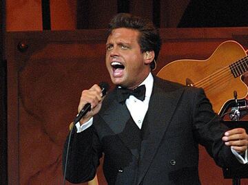 Luis Miguel emocionado al entonar "Cucurrucucú Paloma", una dedicatoria para su nuevo amor
