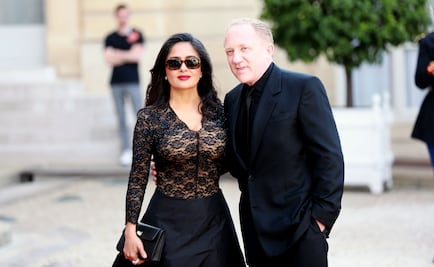 Salma Hayek cautiva con impactante vestido de encaje en cena de Emmanuel Macron