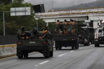 Reportan daños en principales carreteras de Guerrero por el huracán Otis; Personal del Ejército viaja en apoyo
