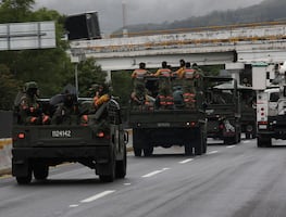 Reportan daños en principales carreteras de Guerrero por el huracán Otis; Personal del Ejército viaja en apoyo