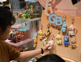 La fiebre de los Labubus: los peluches que cuestan hasta 170 mil dólares y enloquecen a Hollywood