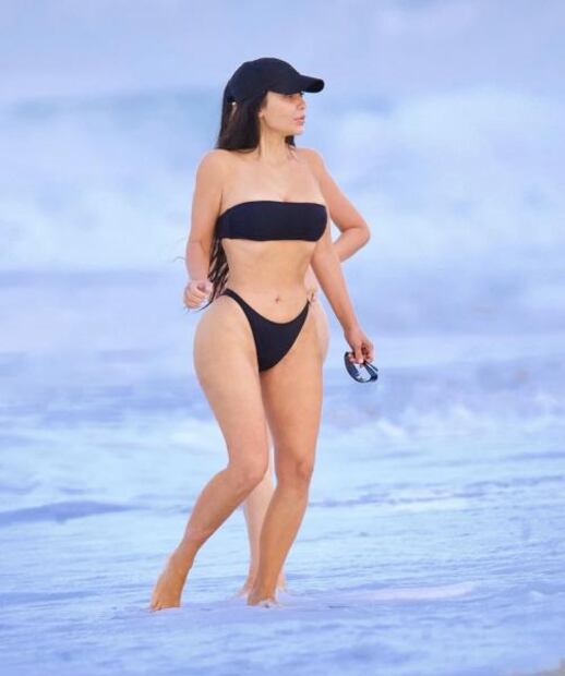 El traje de baño con el que Kim Kardashian presumió diminuta cintura