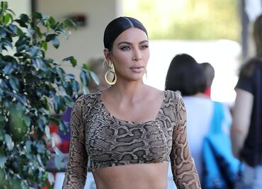 Kim Kardashian presume figura de impacto con lencería en sesión