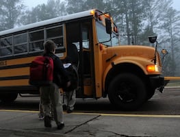 Detienen a niño de siete años por llevar pistola a colegio en Florida