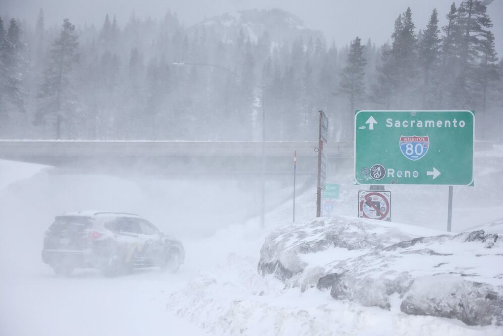 Tormenta histórica azota California: Cierran estaciones de esquí y desalojan Yosemite. Mario Tama/Getty Images/AFP