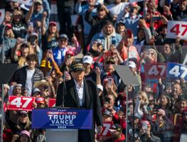 Donald Trump busca en Nuevo México ganar el voto hispano: "Los trato mejor que los demócratas"