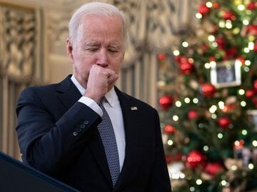 Con voz ronca, Biden asegura que solo tiene un “resfriado”