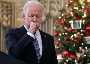Con voz ronca, Biden asegura que solo tiene un “resfriado”