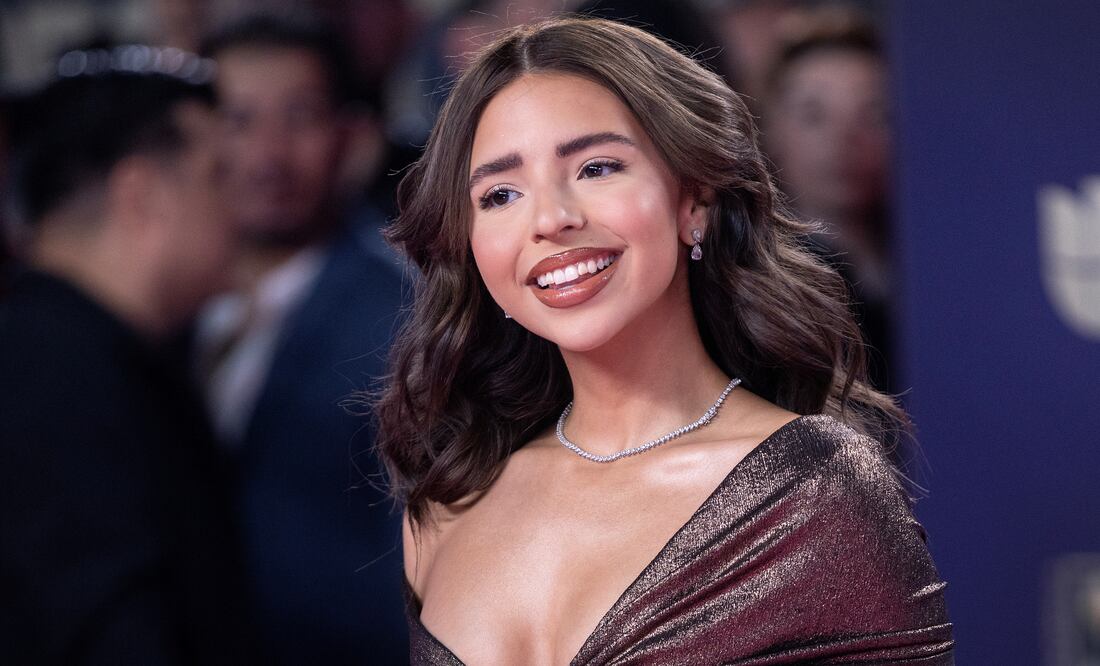 Tras fotos de Cazzu en redes, Ángela Aguilar no se queda atrás y presume diminuta cintura en video. Foto: EFE