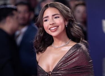 Ángela Aguilar comparte polémico mensaje: "Mi esposo aplaudiéndome tan fuerte que ni siquiera puedo darme cuenta de quién no lo hace"