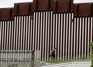 EU advierte que expulsará a indocumentados con o sin Covid-19