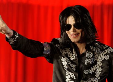 Negocian venta del catálogo musical de Michael Jackson por casi mil millones