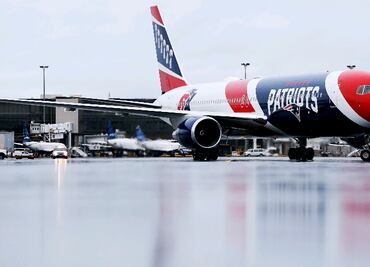 Los Patriotas transportan 1.2 millones de mascarillas desde China en su avión