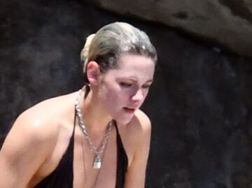Kristen Stewart y Stella Maxwell presumen 'bikini body' en playas italianas
