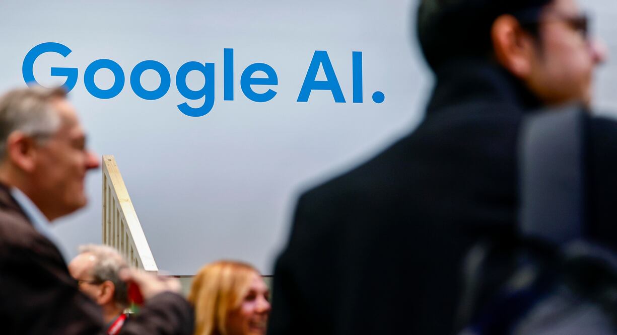 Alphabet, matriz de Google, se dispara en bolsa tras buenos resultados trimestrales. EFE/EPA/HANNIBAL HANSCHKE