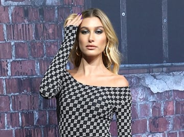 Hailey Bieber conquista Berlín con figura de impacto en skinny jeans