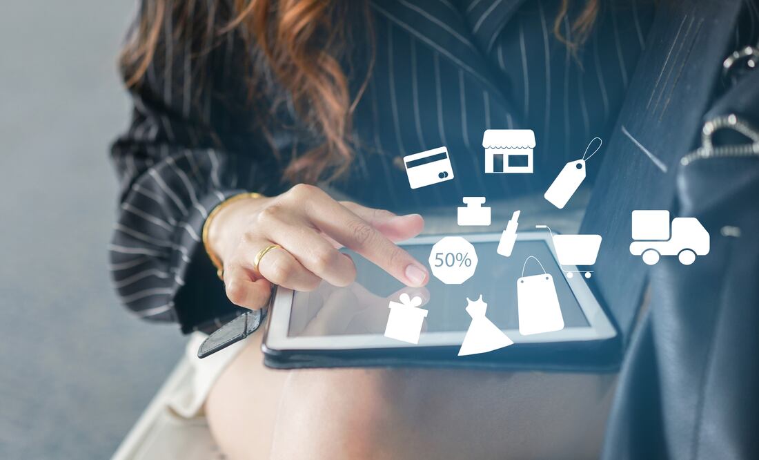 Cyber Monday/ iStock/ Chainarong Prasertthai