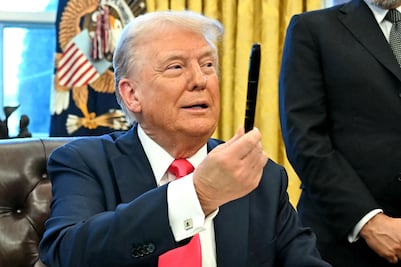 "Tarjeta dorada", el permiso migratorio que Trump lanza para atraer a millonarios a Estados Unidos