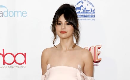 Selena Gomez conquista Instagram con vestido satinado 