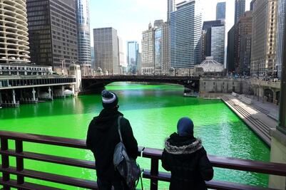 Así se ve el río Chicago teñido de verde