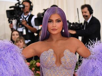Kylie Jenner delinea sus curvas con ajustado vestido de látex