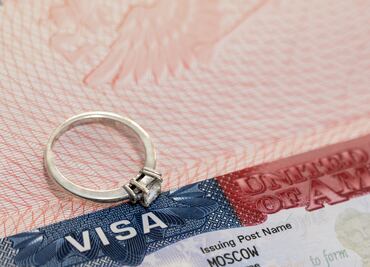 Biden analiza dar estatus legal temporal a indocumentados casados con estadounidenses: WSJ