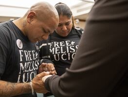 Paran en Texas la ejecución de una mujer de origen mexicano