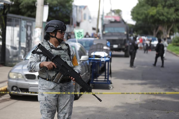 Detienen en Jalisco a suegro y cuñado de Iván Archivaldo Guzmán, operadores de "Los Chapitos"