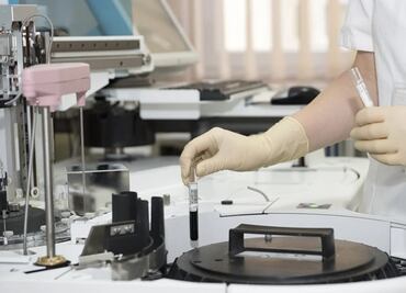 EU desarrolla cepa de coronavirus para posible prueba con humanos