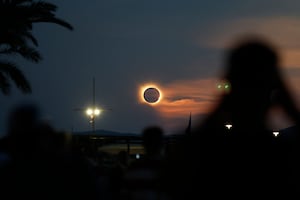 Así se vio el eclipse solar total desde Europa; cuándo será el próximo, ¿será visible en México?