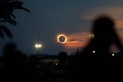 Así se vio el eclipse solar total desde Europa; cuándo será el próximo, ¿será visible en México?