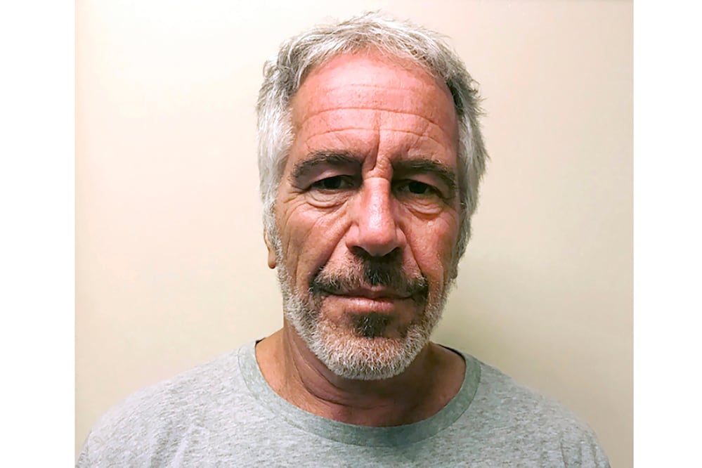Víctimas de Epstein celebran la nueva ley que obligará a revelar todos los documentos: “El miedo cambió de bando” (New York State Sex Offender Registry via AP, File)