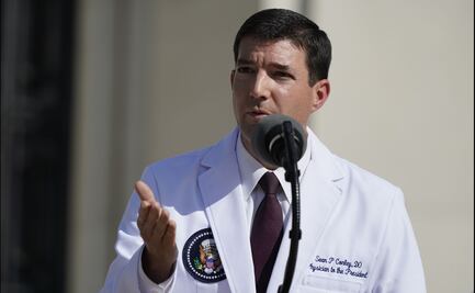 Trump no está fuera de peligro pese a salir del hospital: médico