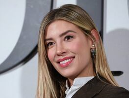 Michelle Salas destila glamour con traje de baño vintage en Miami