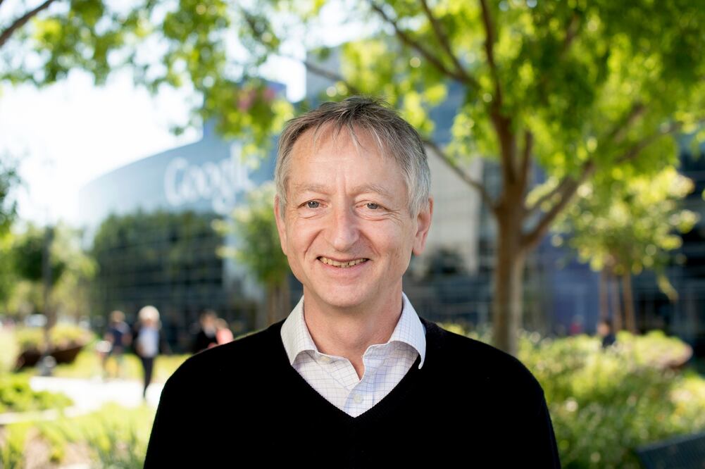 Geoffrey Hinton, el llamado el "padrino" de la IA, advierte sobre su uso. (AP Photo/Noah Berger)