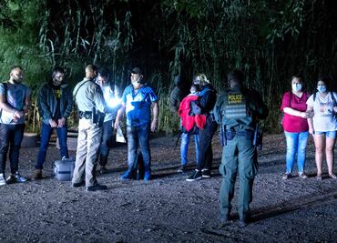 Texas endurece medidas contra migrantes; continuará construcción del muro