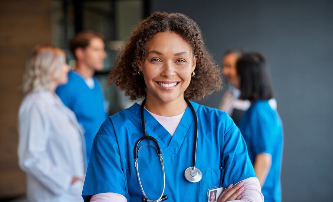 Ofrecen trabajo para enfermeros en la Embajada de Estados Unidos en México; pagan $561,485. Foto: iStock/Ridofranz