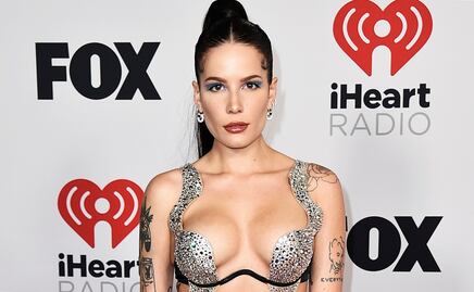Halsey luce atuendo casi 'imposible de llevar' a los iHeartRadio y deslumbra